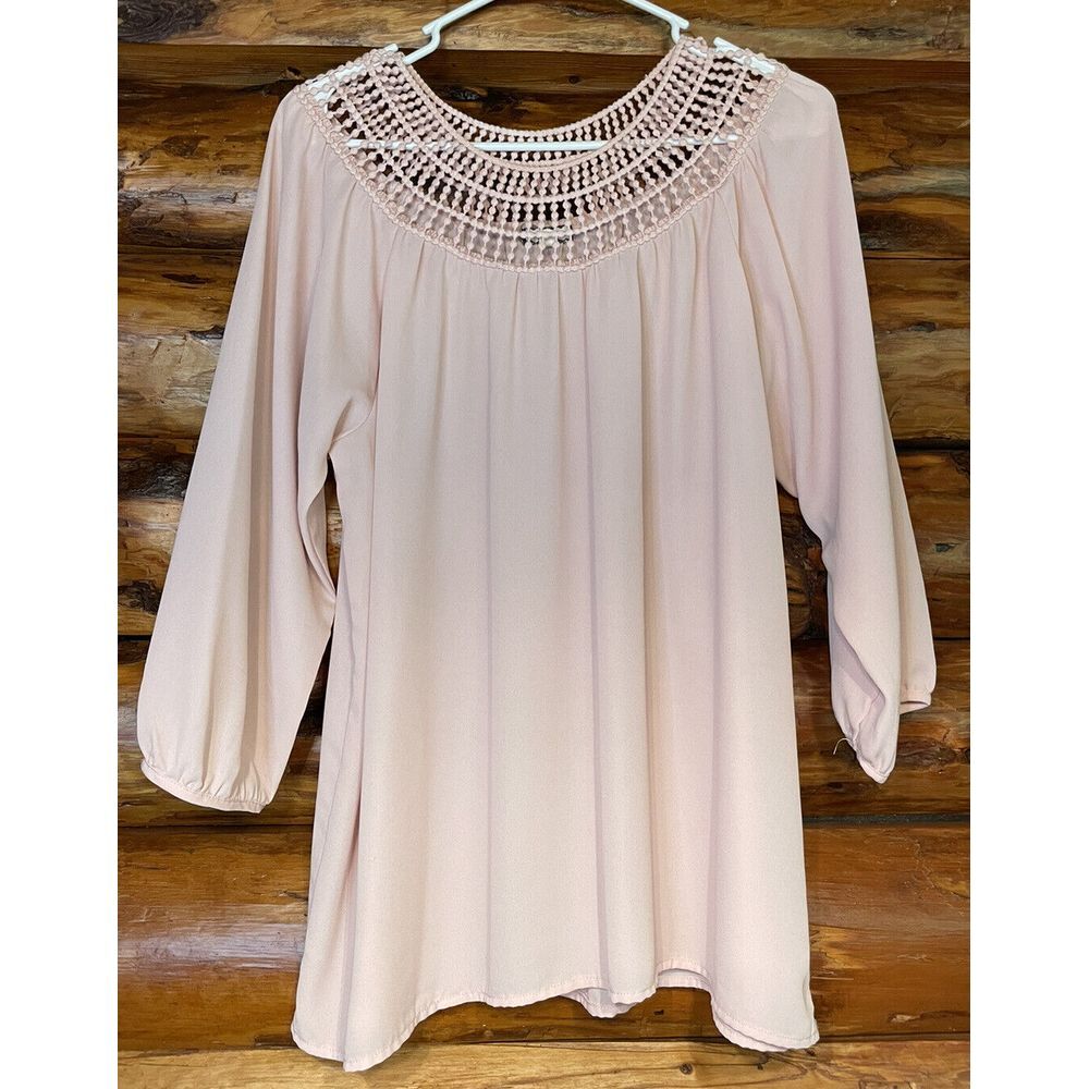 Eyeshadow‎ Pale Pink Embroidered Neckline Blouse Size Large